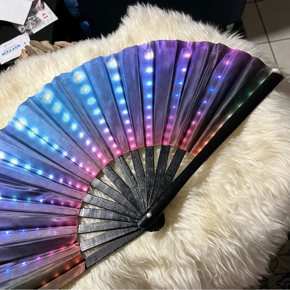 Hand Fan with Multicolor Pattern - Picture 2 of 5